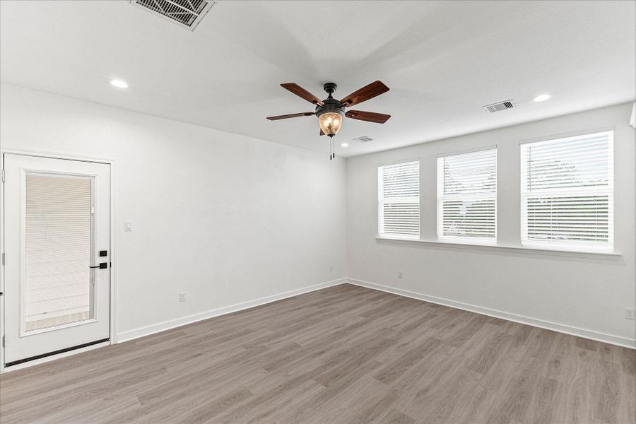 Spacious, unfurnished interior of a new home in , Willis (Image 18).