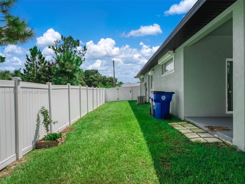 Exterior details and patio area of a home in , Sebring (Image 31).