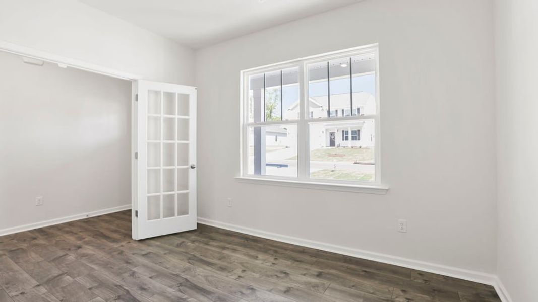 Spacious, unfurnished interior of a new home in Sage Grove, Lyman (Image 20).