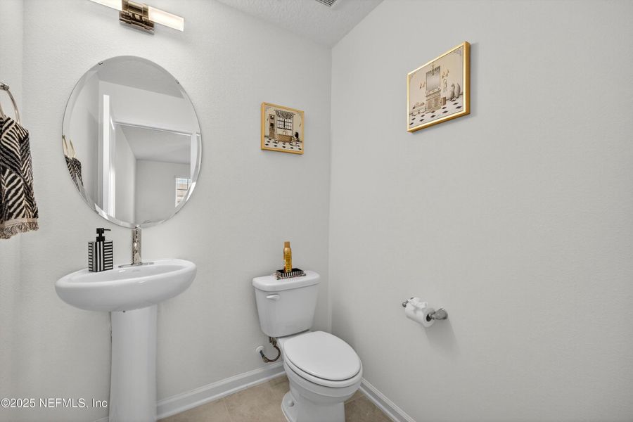 Furnished interior view inside a new home in , Middleburg (Image 8).