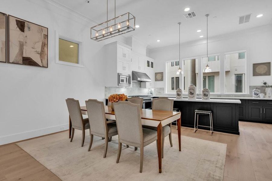 Furnished interior view inside a new home in Caceres, Houston (Image 8).
