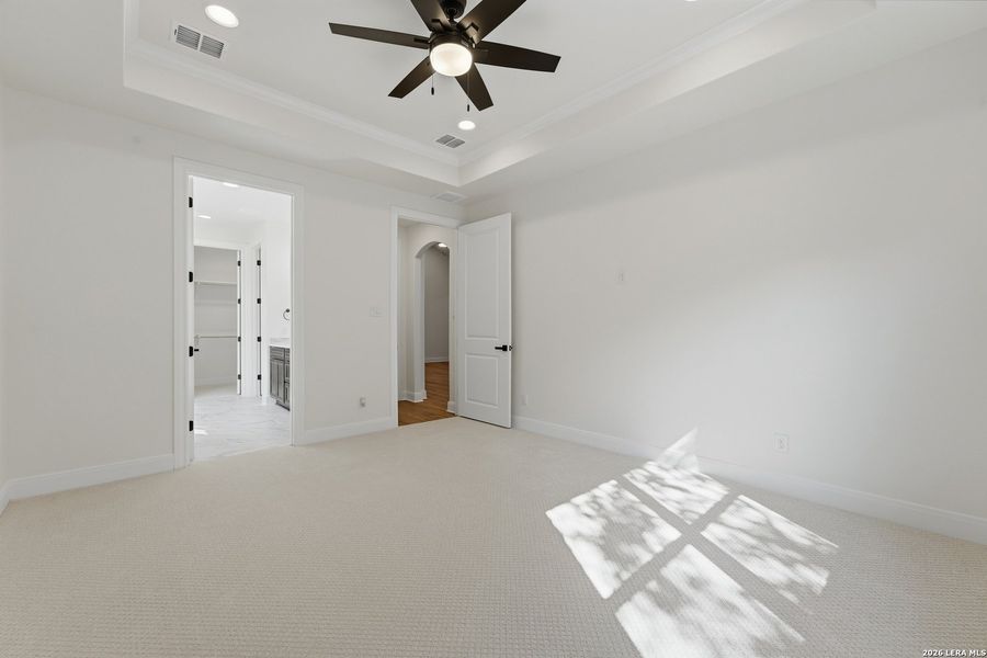 Spacious, unfurnished interior of a new home in , Canyon Lake (Image 21).