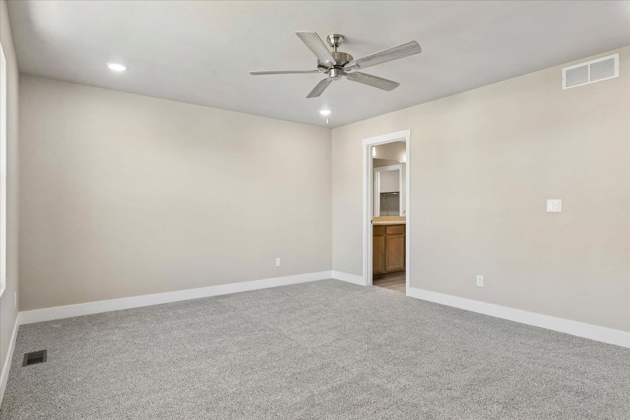 Spacious, unfurnished interior of a new home in The Glen-12, Colorado Springs (Image 10).