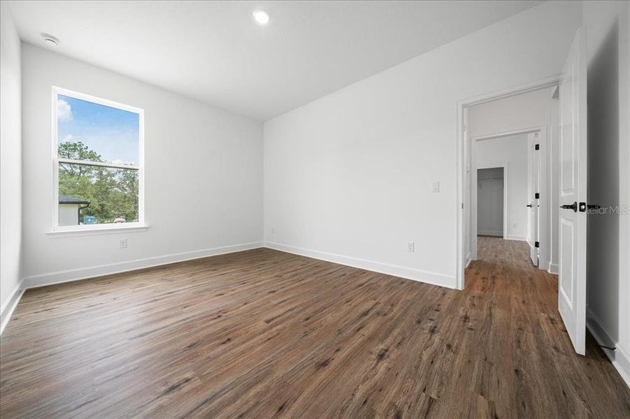 Spacious, unfurnished interior of a new home in , Weeki Wachee (Image 21).