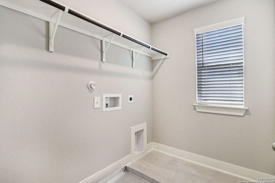 Spacious, unfurnished interior of a new home in Thomas Pond, San Antonio (Image 31). Spacious, unfurnished interior of a new home in Thomas Pond, San Antonio (Image 31).