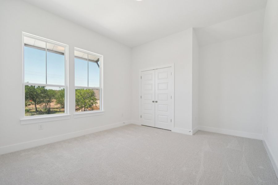 Spacious, unfurnished interior of a new home in Persimmon, Buda (Image 27).