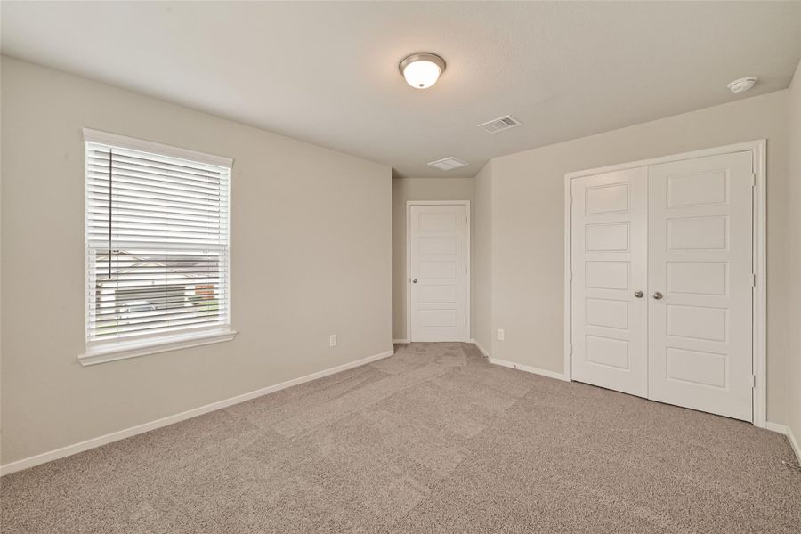 Spacious, unfurnished interior of a new home in Sunterra, Katy (Image 27).