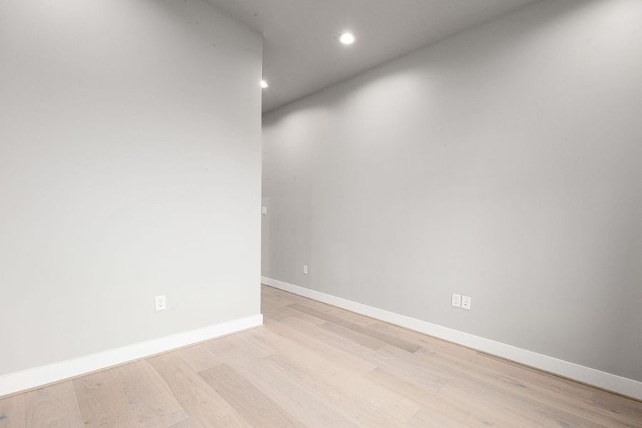 Spacious, unfurnished interior of a new home in , Houston (Image 19).