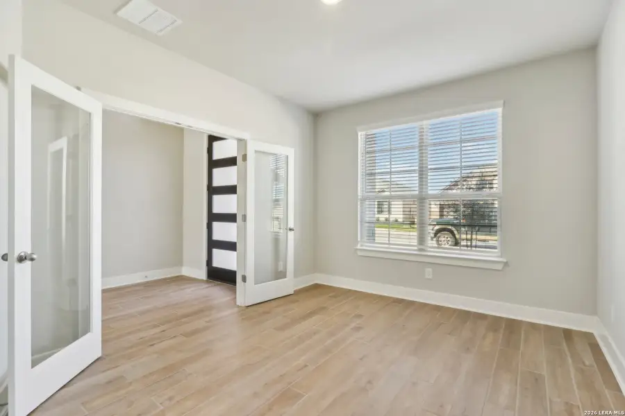 Spacious, unfurnished interior of a new home in , San Antonio (Image 17).