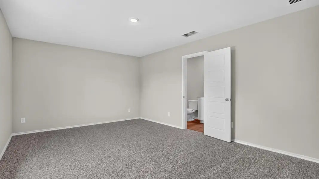 Spacious, unfurnished interior of a new home in Monarch at the Meadows, Ponder (Image 15).