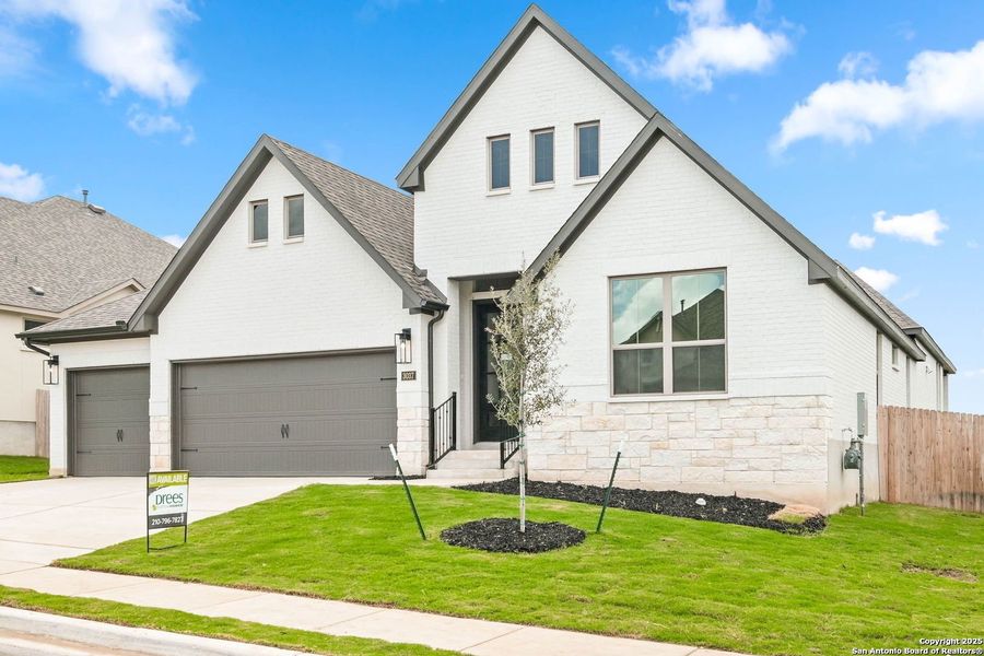 Front exterior of a new home in Ventana - 70', Bulverde, TX, highlighting curb appeal (Image 1).