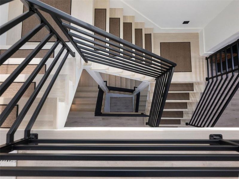 Image 83 of a home in .