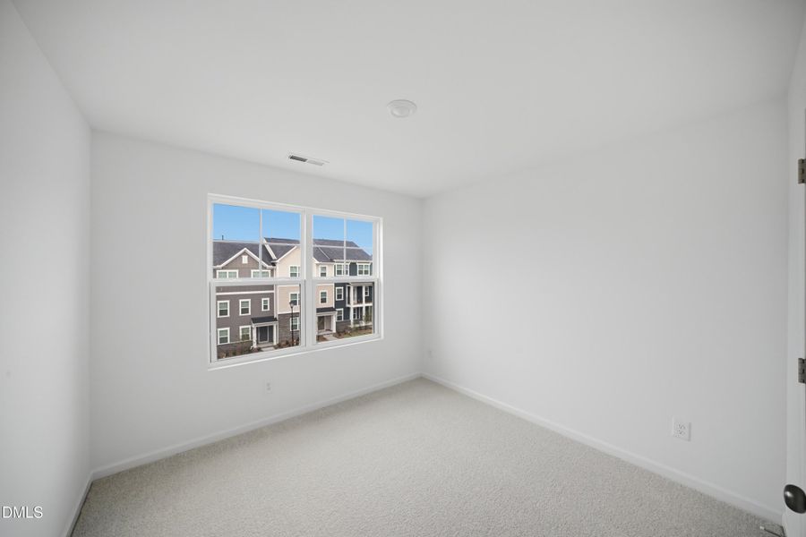 27_SUN_Stoneriver_Pic_Colton_Bed3_3of3