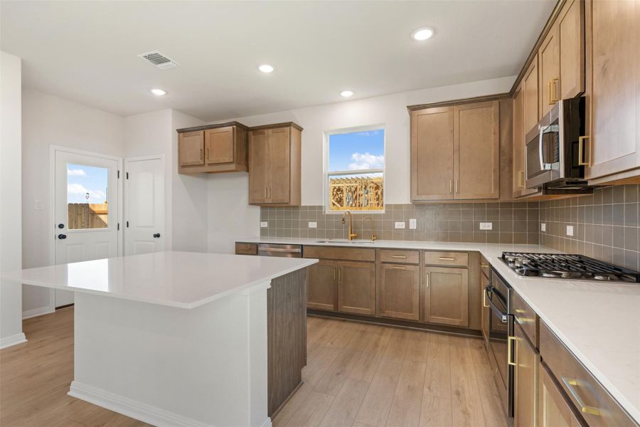Representative images and renderings are for illustrative purposes. Actual structural options and design finishes of home may vary.