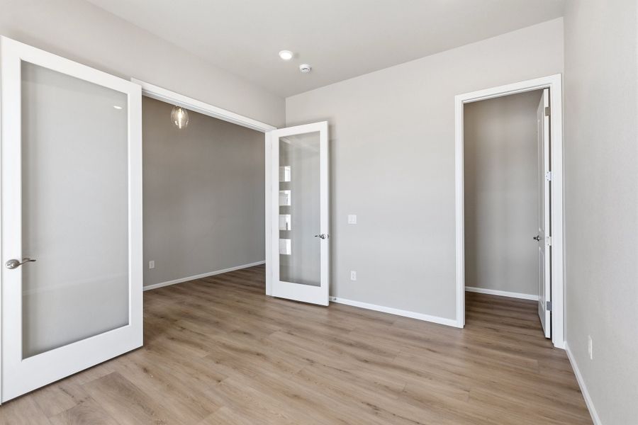 Spacious, unfurnished interior of a new home in The Estates Collection at Murphy Creek, Aurora (Image 14).