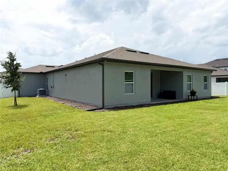 Exterior details and patio area of a home in , Deltona (Image 19).