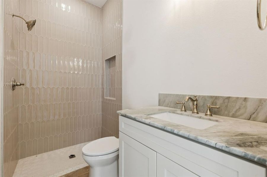 Full bathroom with convenient access to the family room and outdoor living areas.