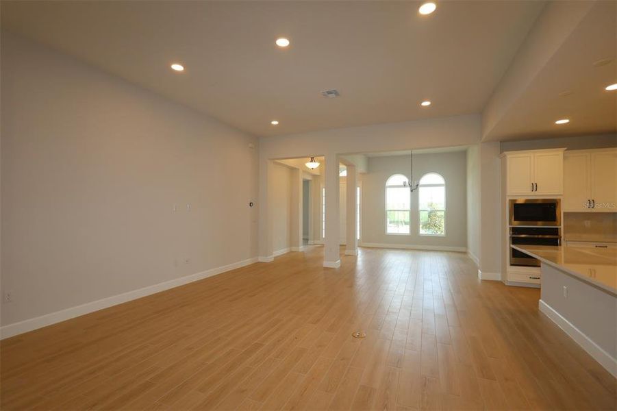 Spacious, unfurnished interior of a new home in Wolf Lake Ranch, Apopka (Image 8).