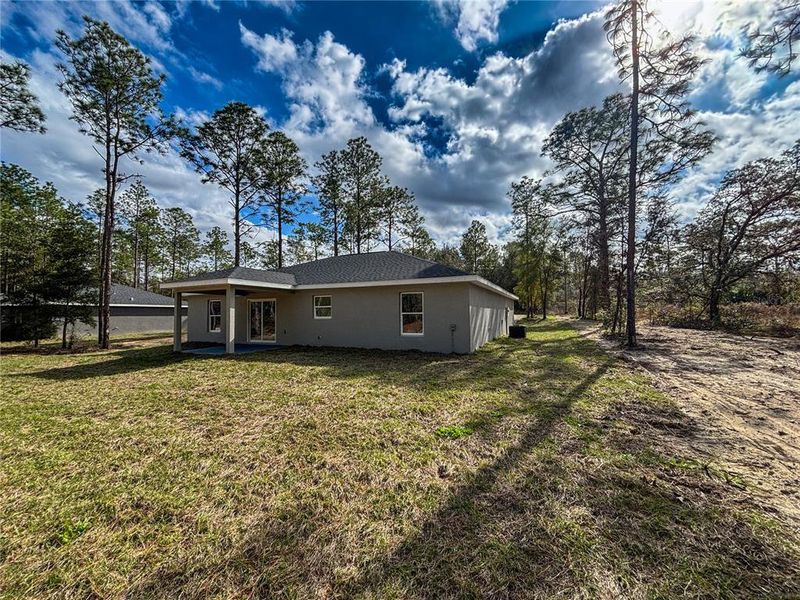 Exterior details and patio area of a home in , Dunnellon (Image 34).