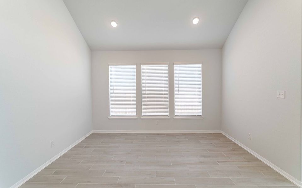 Spacious, unfurnished interior of a new home in River Ranch Meadows, Dayton (Image 9).