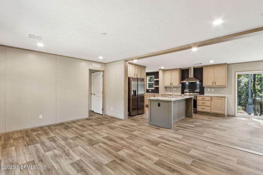 Spacious, unfurnished interior of a new home in , Yulee (Image 14).