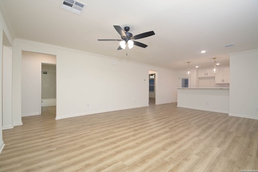 Spacious, unfurnished interior of a new home in , San Antonio (Image 10).