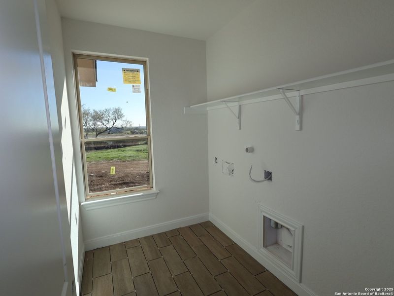 Spacious, unfurnished interior of a new home in Preserve at Annabelle Ranch, San Antonio (Image 8).