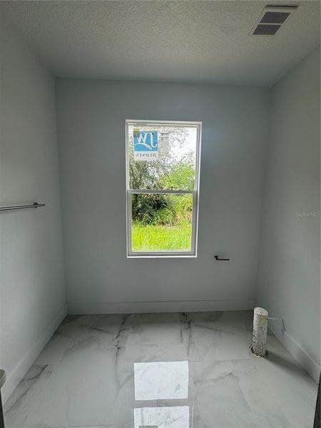 Spacious, unfurnished interior of a new home in , Winter Garden (Image 20).