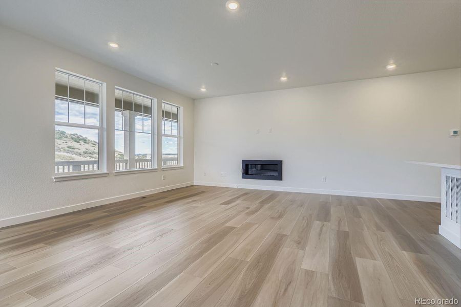 Spacious, unfurnished interior of a new home in Macanta: The Grand Collection, Castle Rock (Image 18).