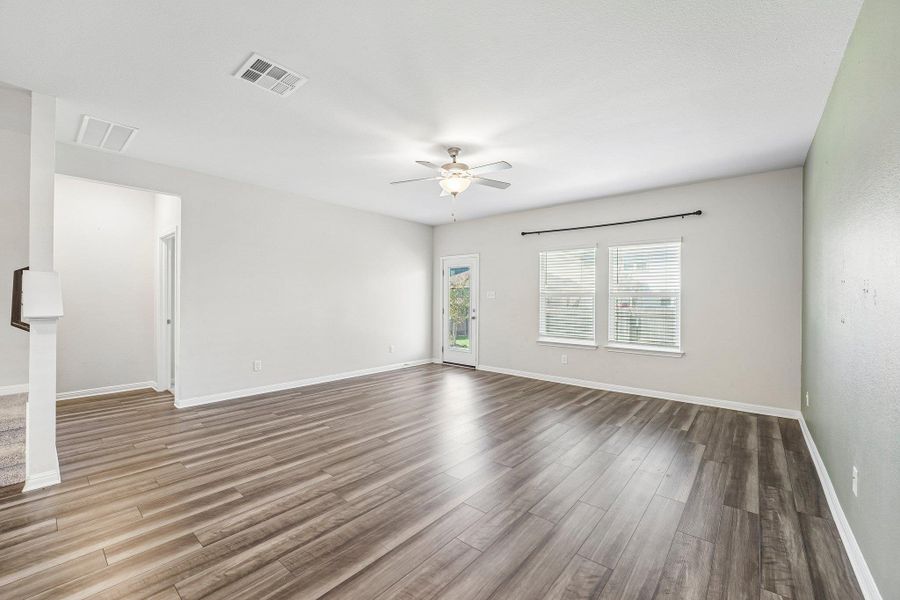 Spacious, unfurnished interior of a new home in Waterstone Crossing, Kyle (Image 16).