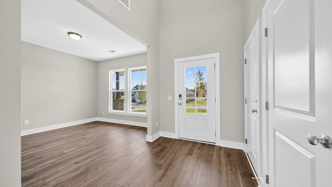 Spacious, unfurnished interior of a new home in McClure Farms, Columbia (Image 23).