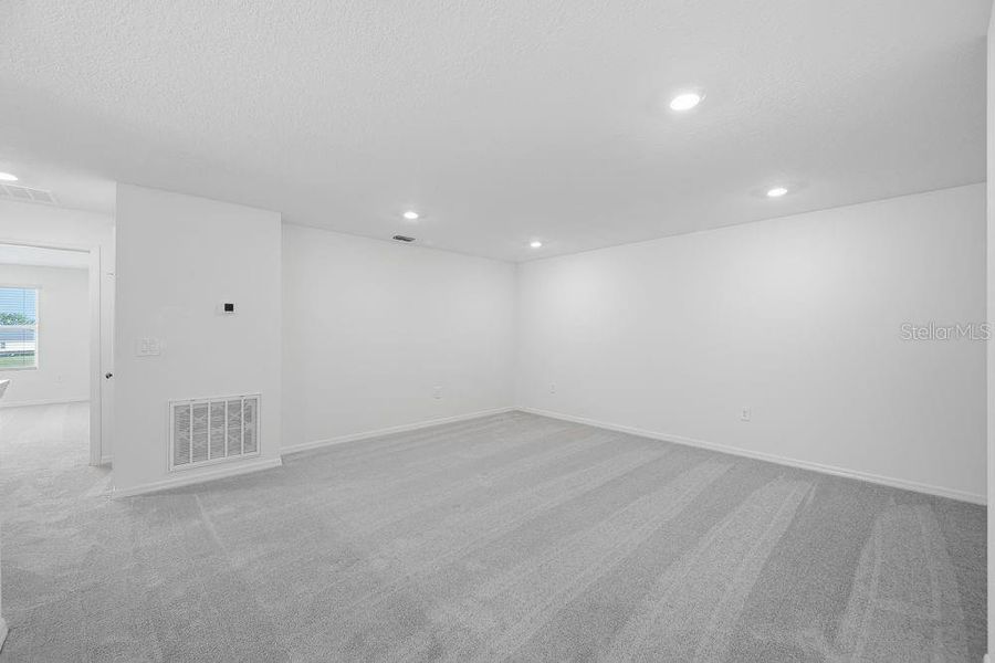 Spacious, unfurnished interior of a new home in Palm Wind, Hudson (Image 17).
