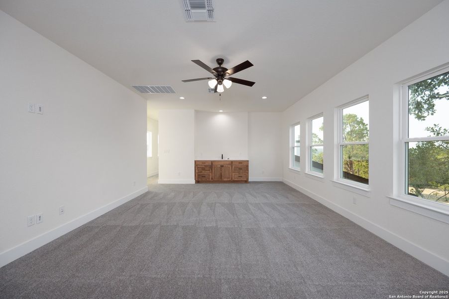 Spacious, unfurnished interior of a new home in , New Braunfels (Image 20).