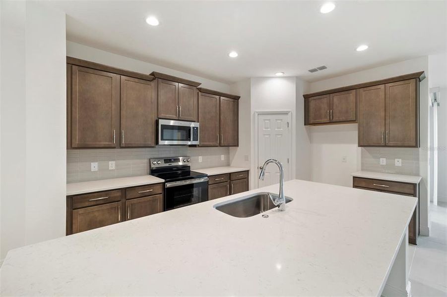 Furnished interior view inside a new home in Ridgeview, Clermont (Image 4).