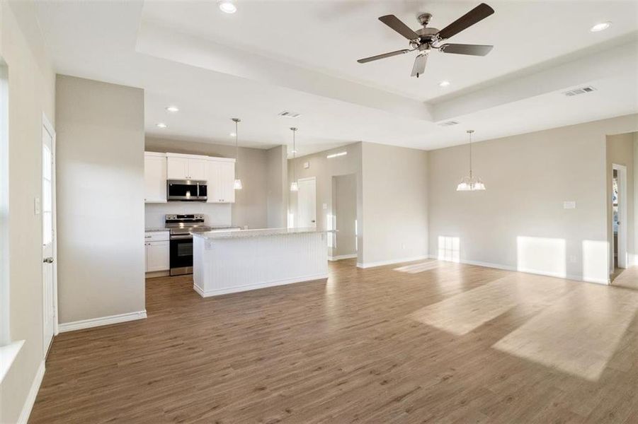 Spacious, unfurnished interior of a new home in , Granbury (Image 20).