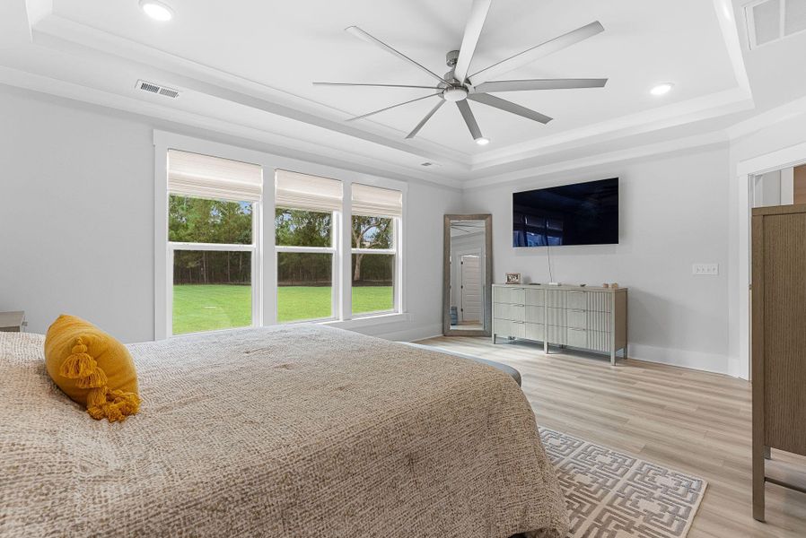 Spacious, unfurnished interior of a new home in Sea Island Preserve, Johns Island (Image 25).