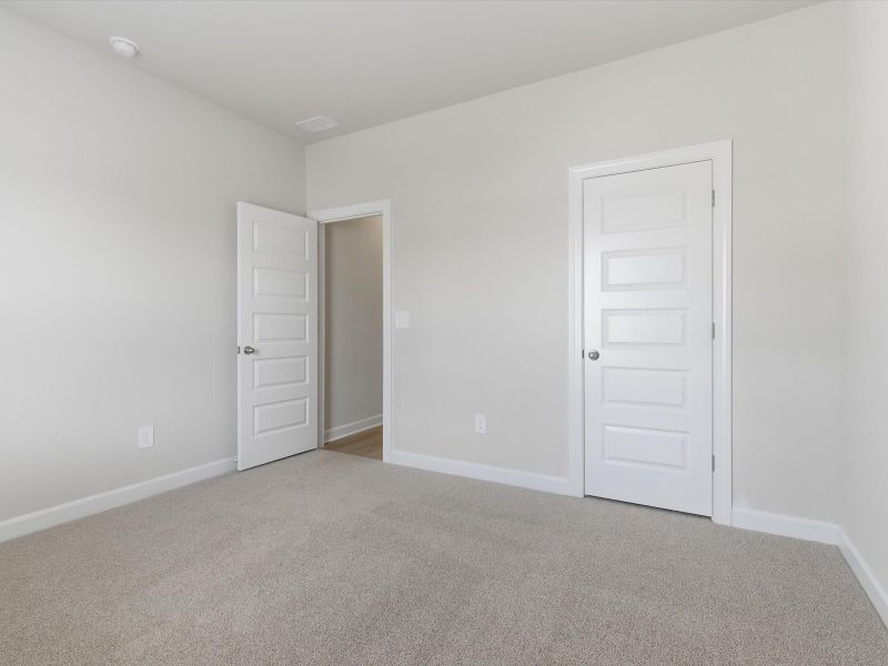 Spacious, unfurnished interior of a new home in Holland Park, Spartanburg (Image 14).