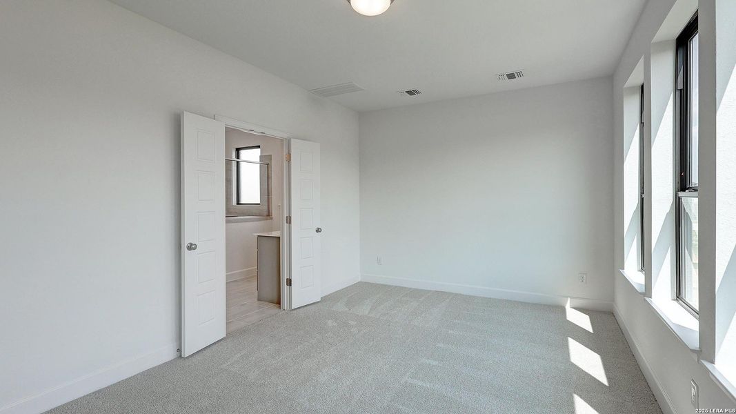 Spacious, unfurnished interior of a new home in Ladera, San Antonio (Image 20).