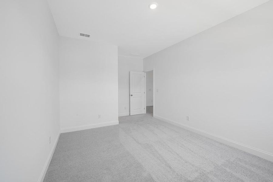 Spacious, unfurnished interior of a new home in Bailey Fence, Dacula (Image 20).