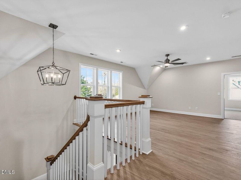 035-1280x960-upper-landing