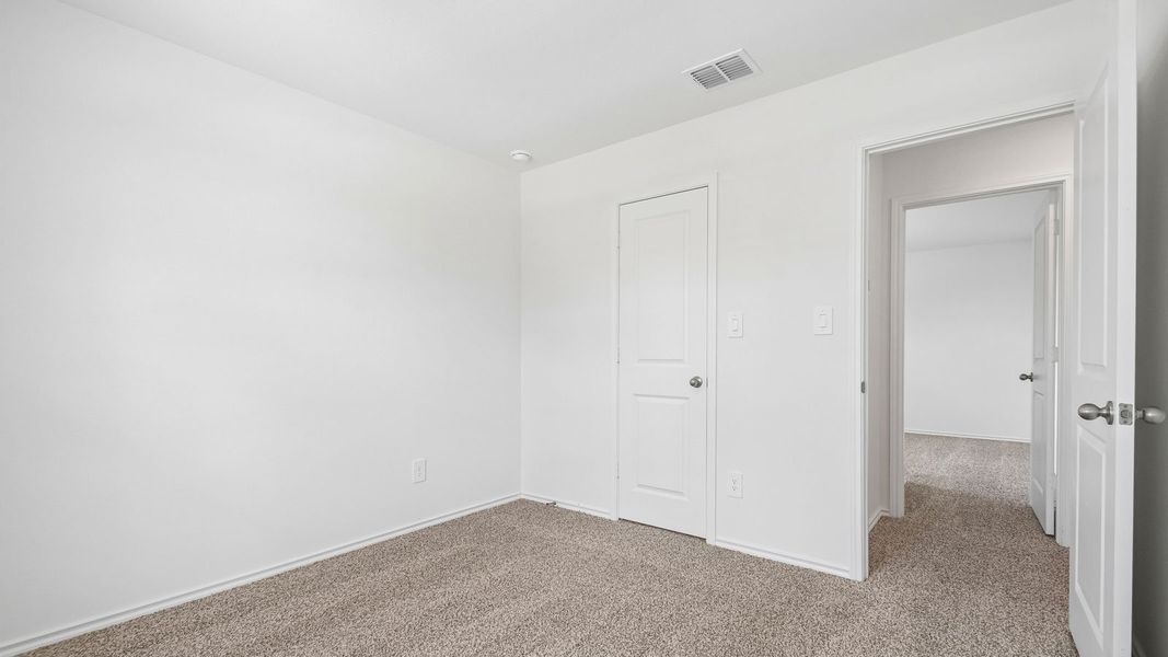 Spacious, unfurnished interior of a new home in Valverde, Bastrop (Image 30).
