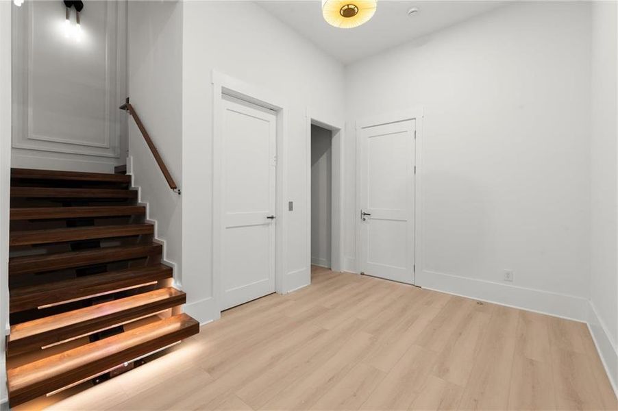 Spacious, unfurnished interior of a new home in , Alpharetta (Image 81).