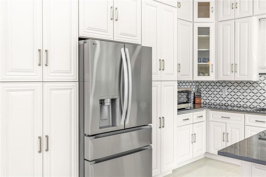 Furnished interior view inside a new home in , Orlando (Image 4).