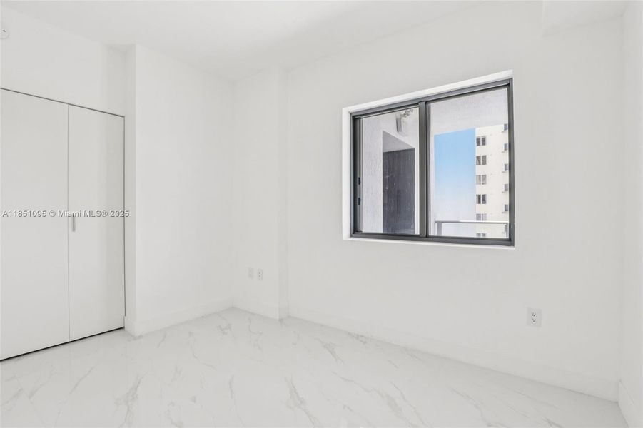 Spacious, unfurnished interior of a new home in Aria Reserve, Miami (Image 20).