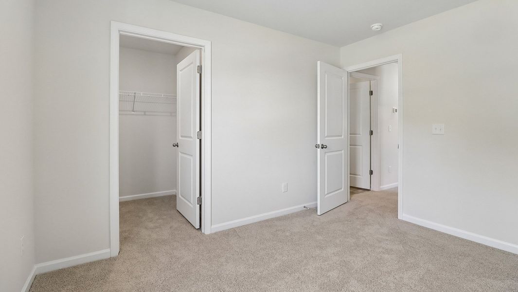 Spacious, unfurnished interior of a new home in Sease's Pond, Gilbert (Image 23).