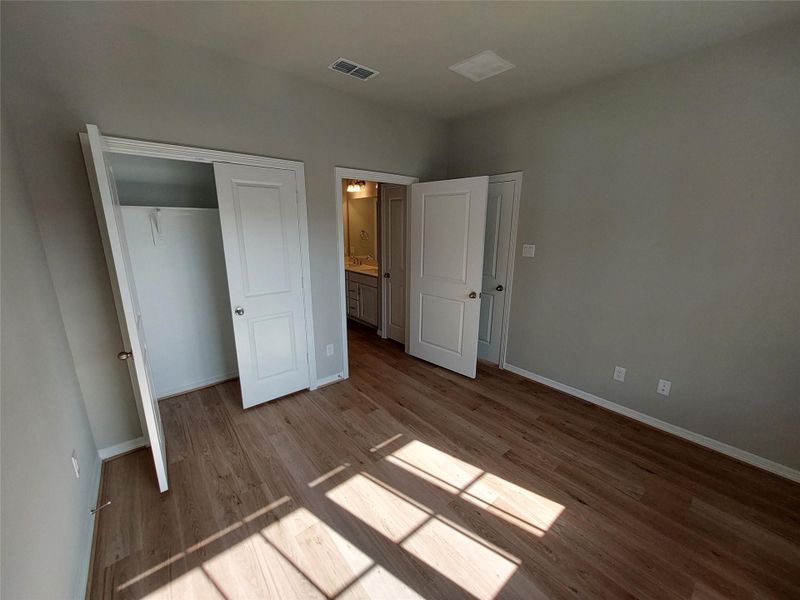Spacious, unfurnished interior of a new home in , Houston (Image 12).