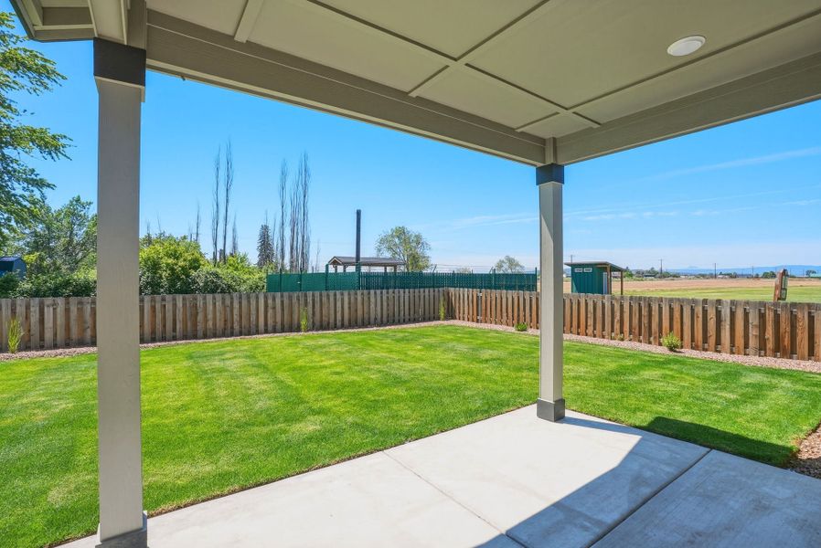 Exterior details and patio area of a home in Willowbrook, Madras (Image 27).