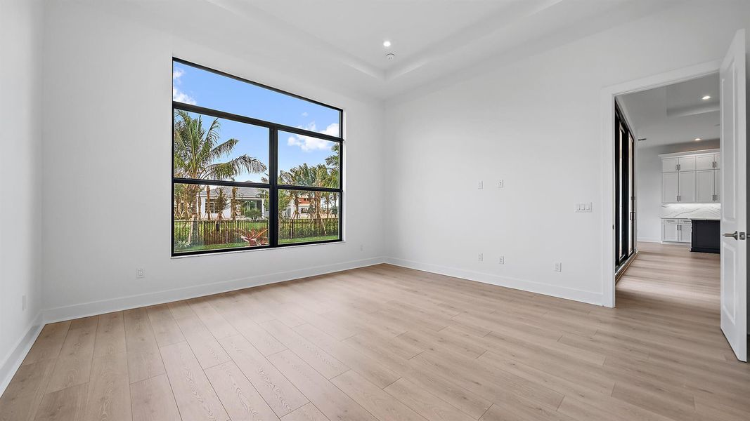 Spacious, unfurnished interior of a new home in , Palm Beach Gardens (Image 25).
