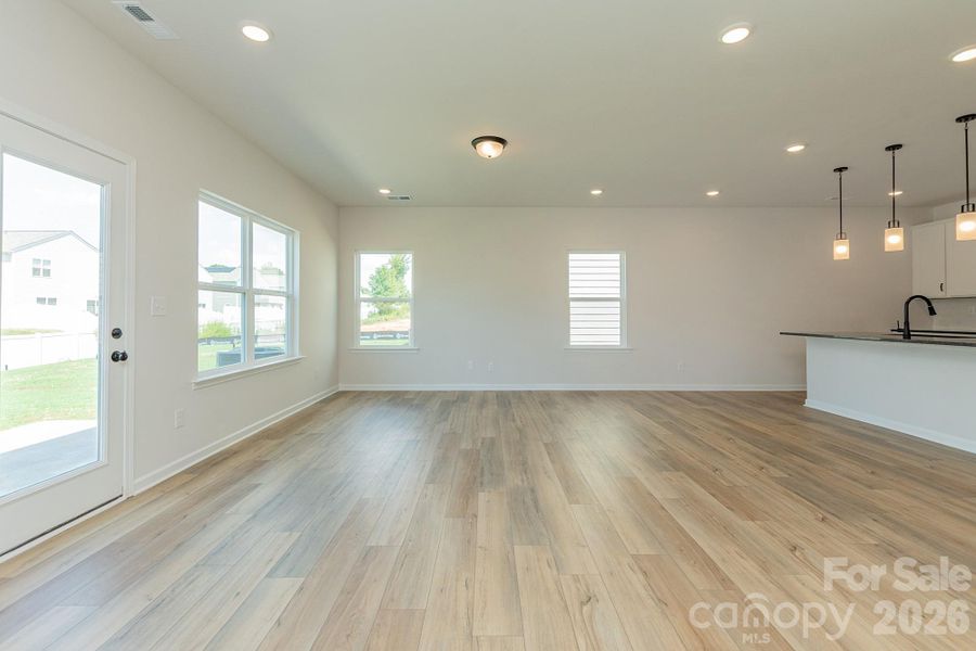 Spacious, unfurnished interior of a new home in Sunset Meadows, Charlotte (Image 16).
