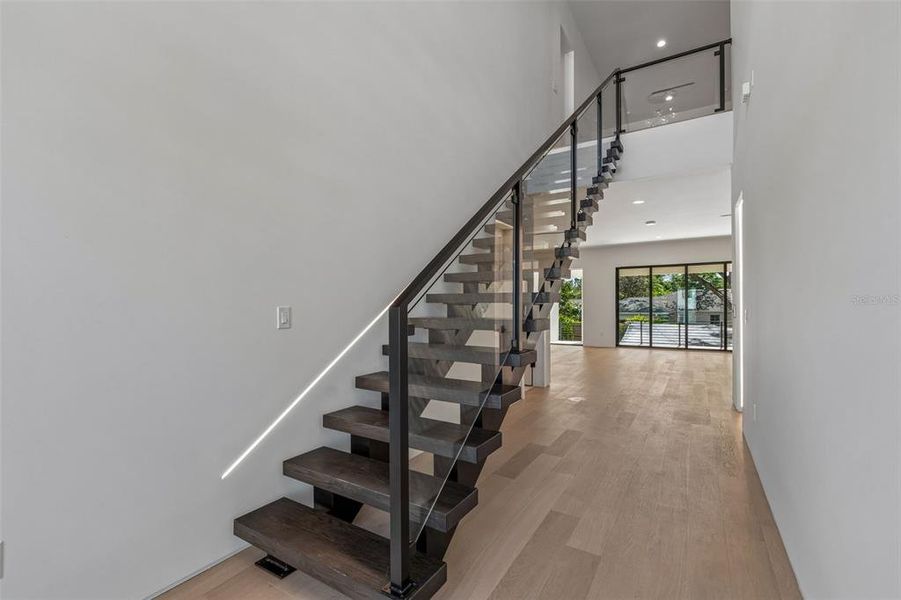 Spacious, unfurnished interior of a new home in , Tampa (Image 55).